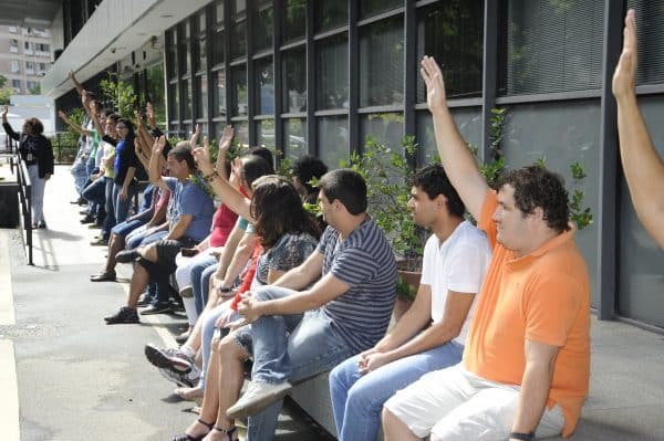 Trabalhadores do Serpro no RJ aprovam adesão à greve geral