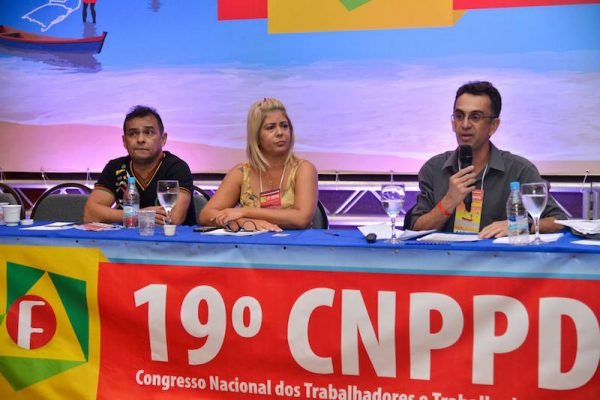 Parlamentares articulam contra trabalhadores e trabalhadoras