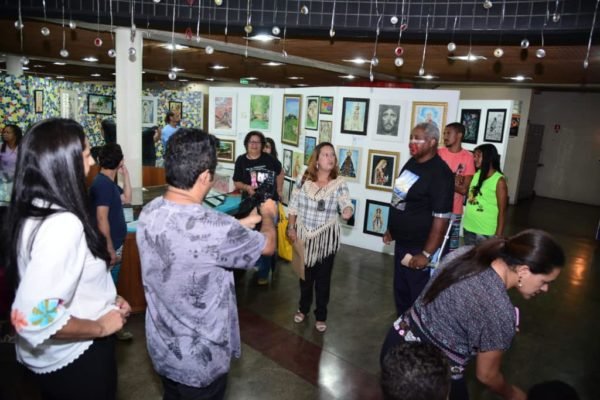 Aposentados – alunos do curso de artes do Sindicato expõem seus trabalhos